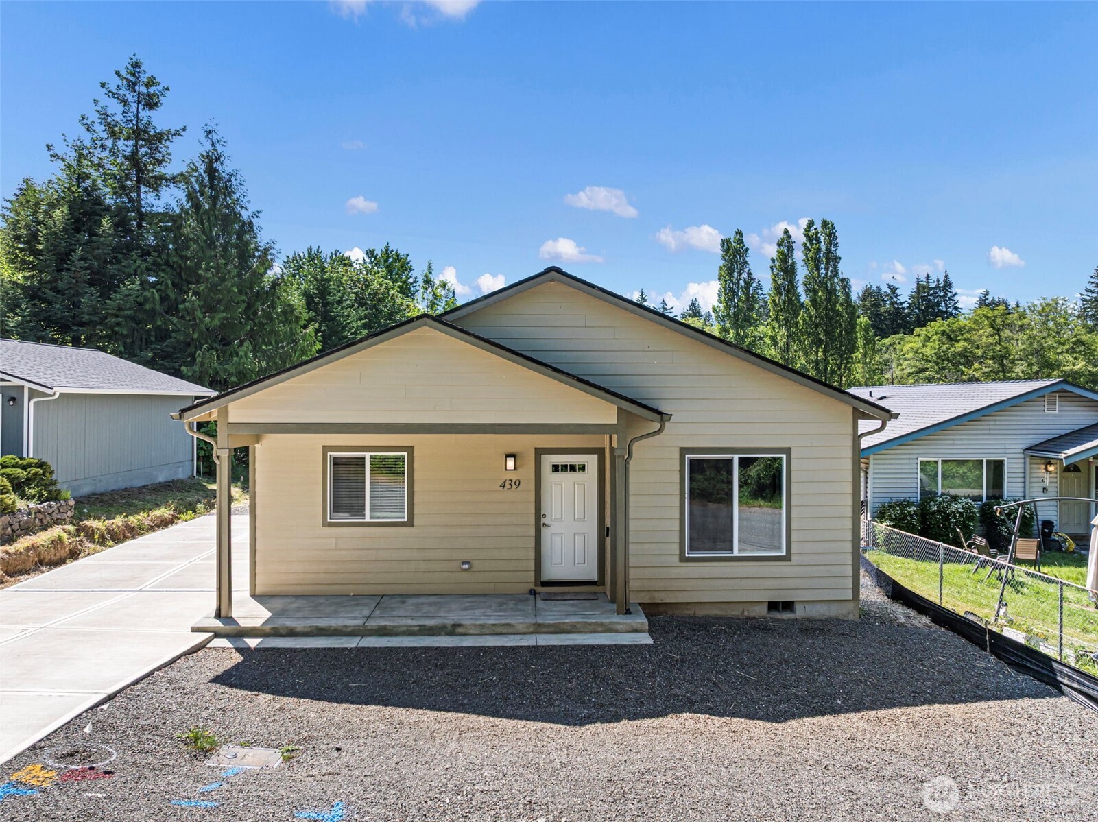 439 Sunnyhill Road W