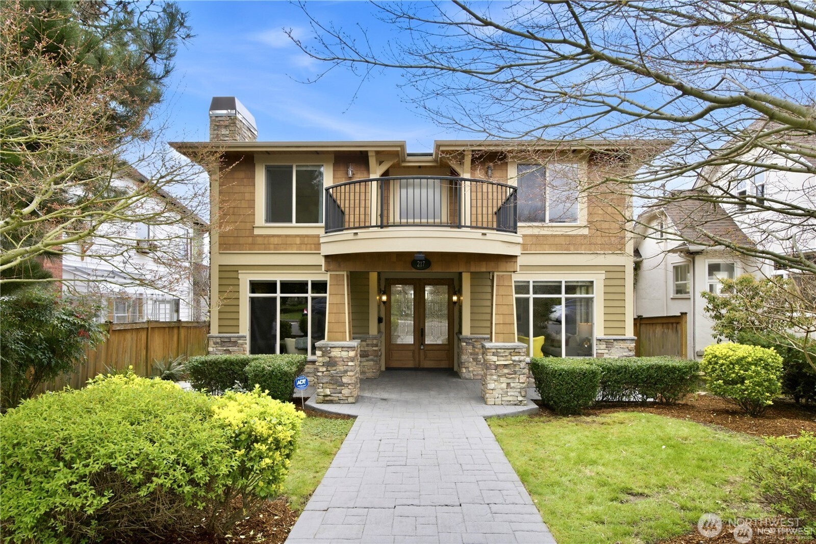 217 7th Avenue W