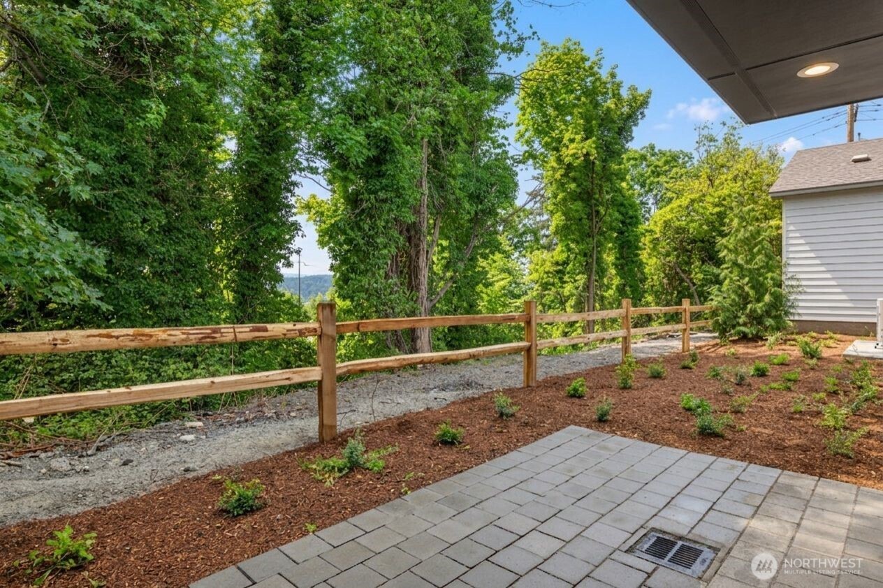 4411 21st Avenue SW, Seattle, WA 98106, photo 3 of 24