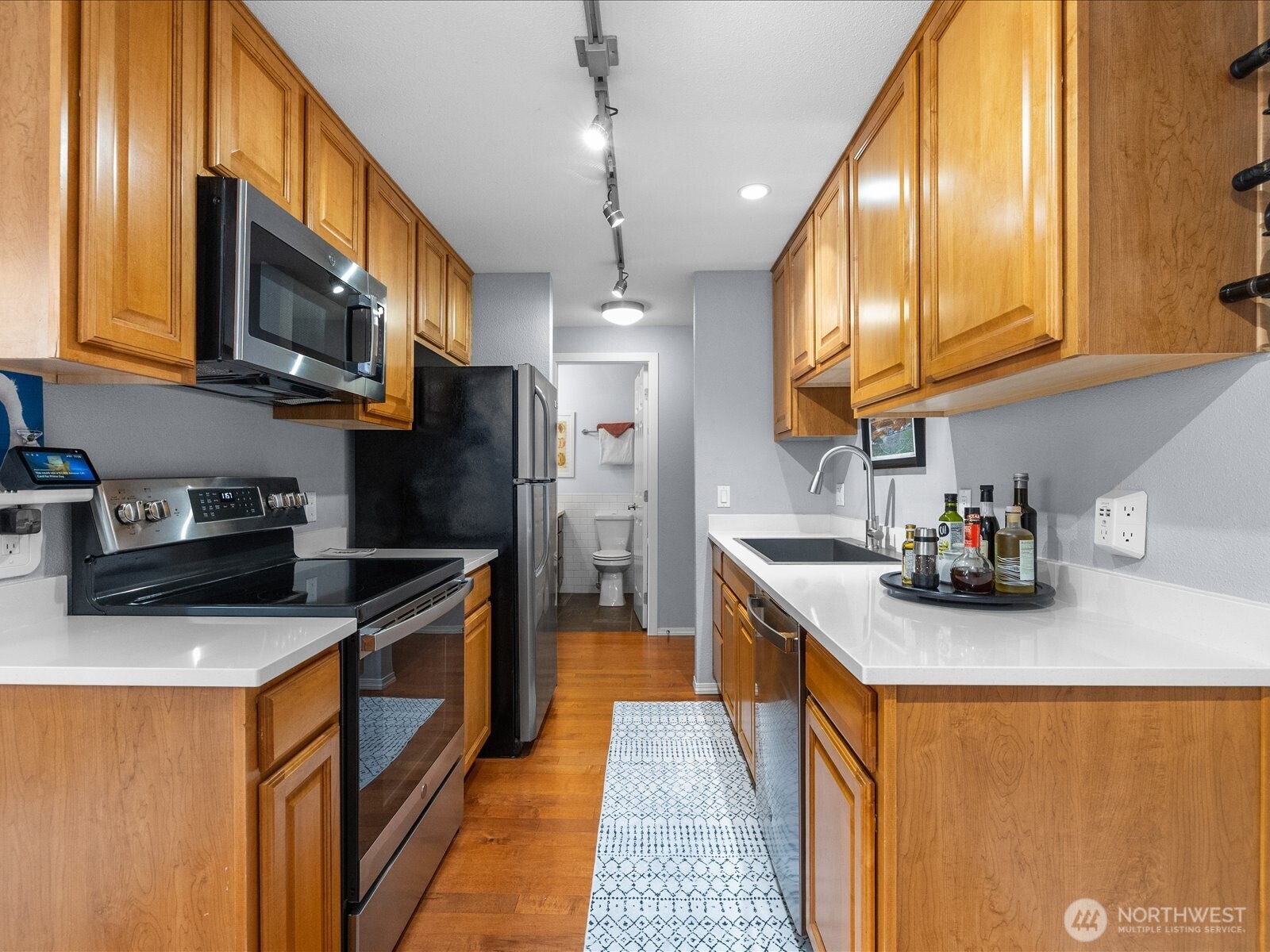 14300 32nd Avenue NE #408, Seattle, WA 98125, photo 3 of 40