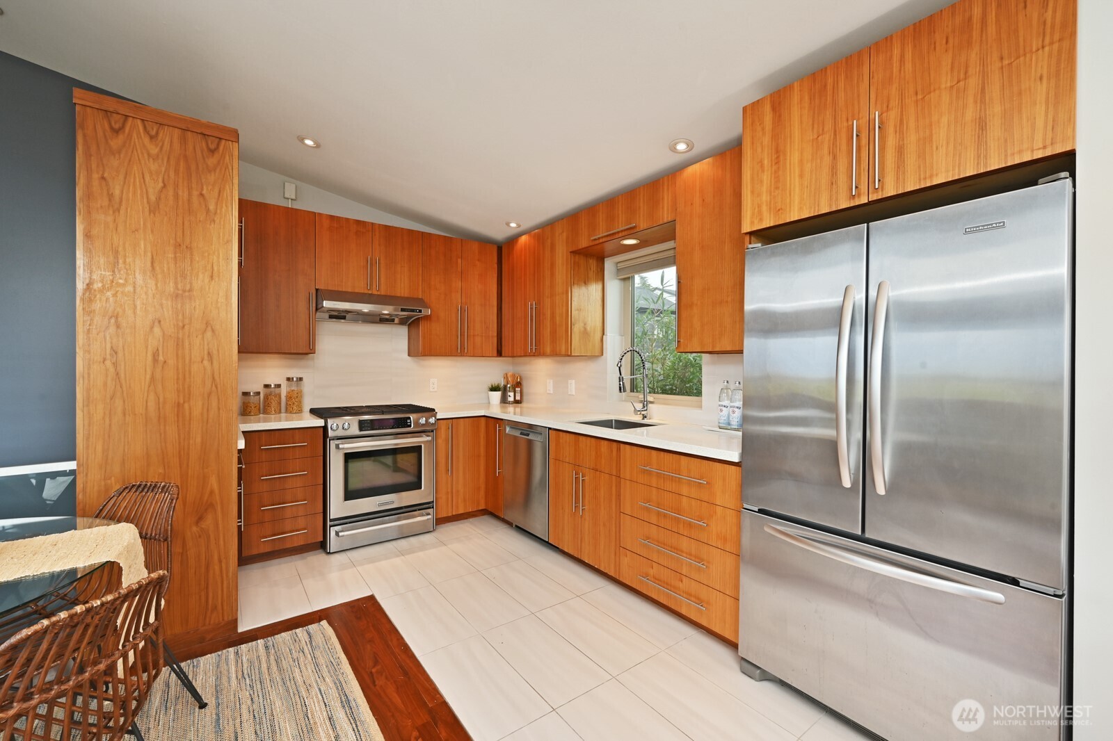 8218 2nd Avenue NE ##B, Seattle, WA 98115, photo 5 of 38