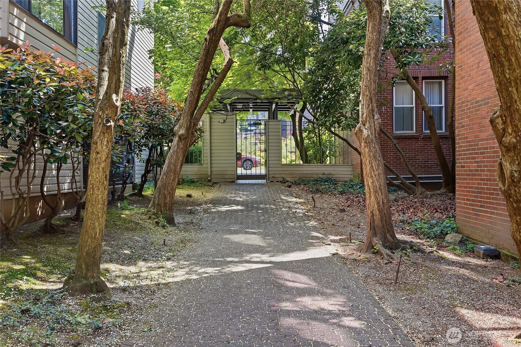 211 Summit Avenue E #405, Seattle, WA 98102, photo 2 of 29