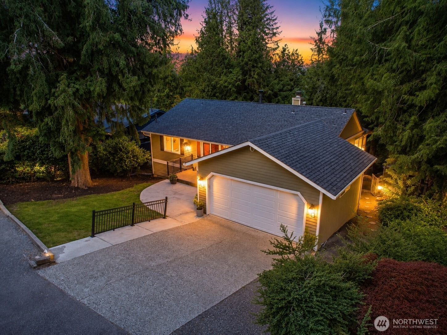 895 Highwood Drive SW, Issaquah, WA 98027, photo 2 of 2