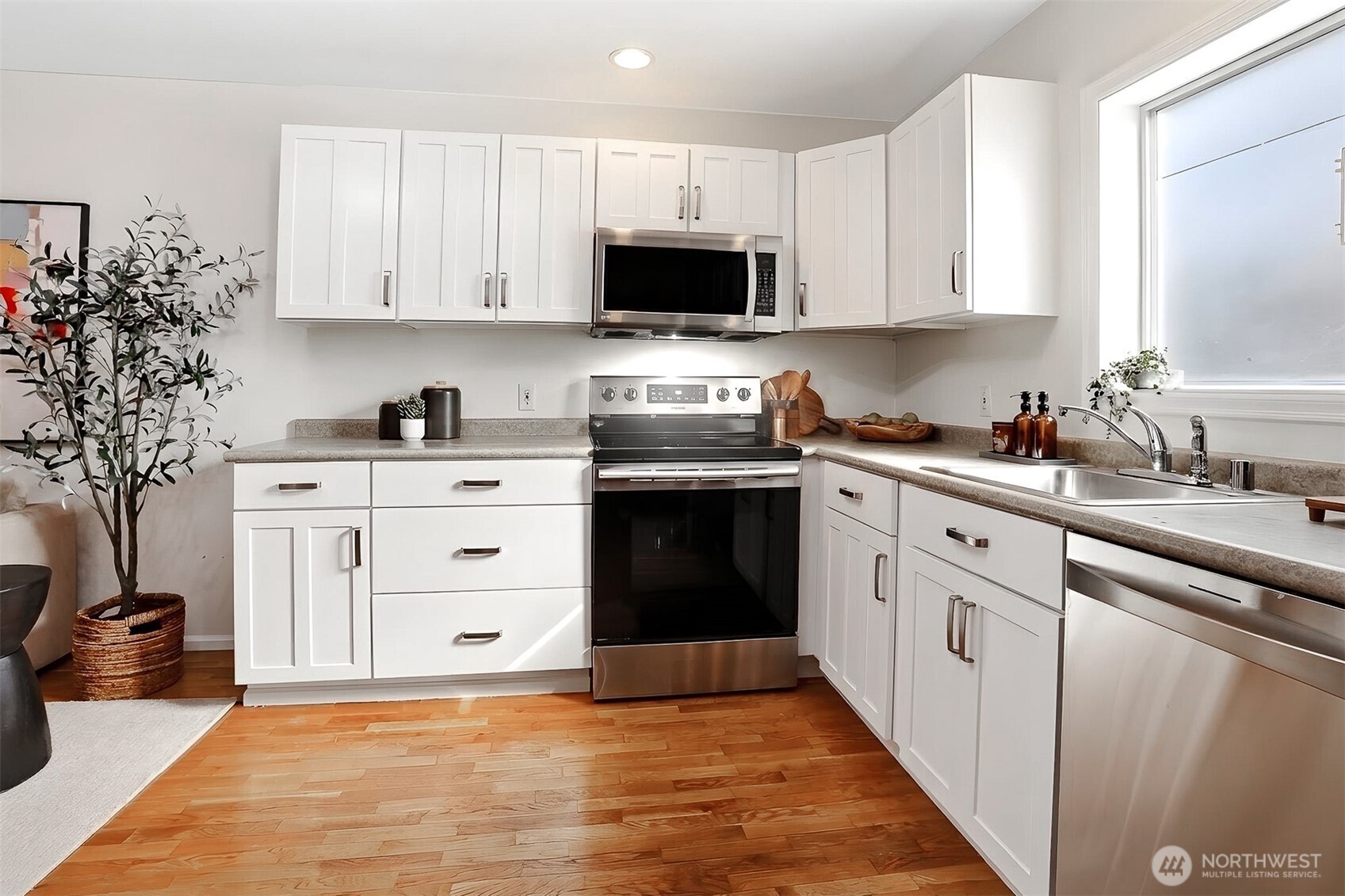 3406 W Government Way #7, Seattle, WA 98199, photo 4 of 40