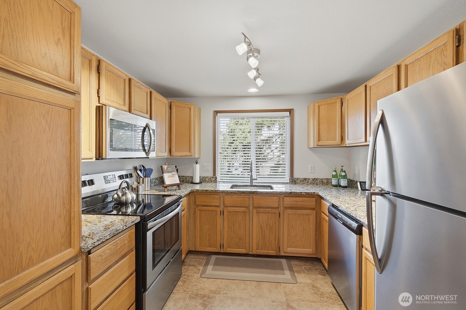 9522 1st Avenue NE #A4, Seattle, WA 98115, photo 4 of 28
