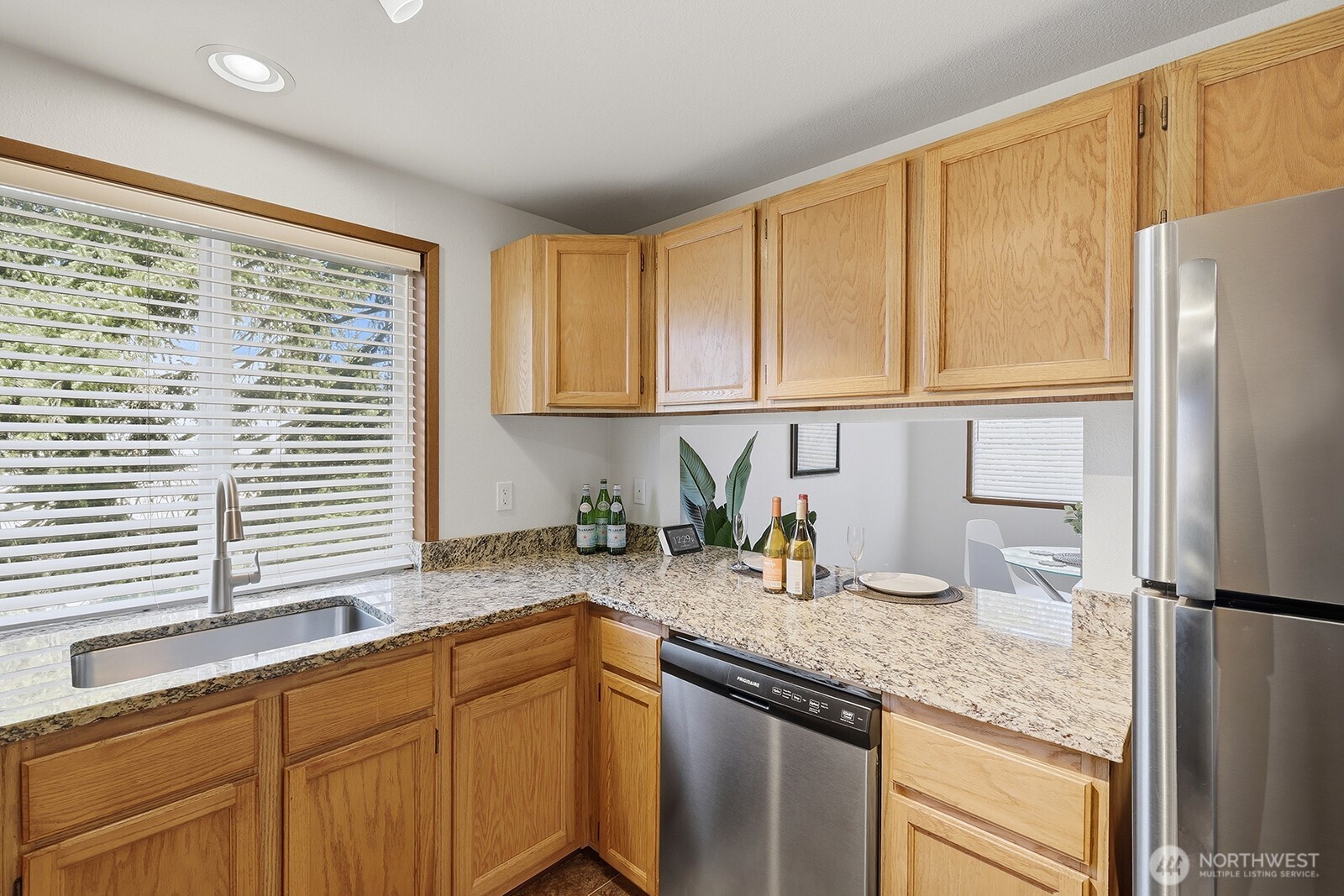 9522 1st Avenue NE #A4, Seattle, WA 98115, photo 5 of 28