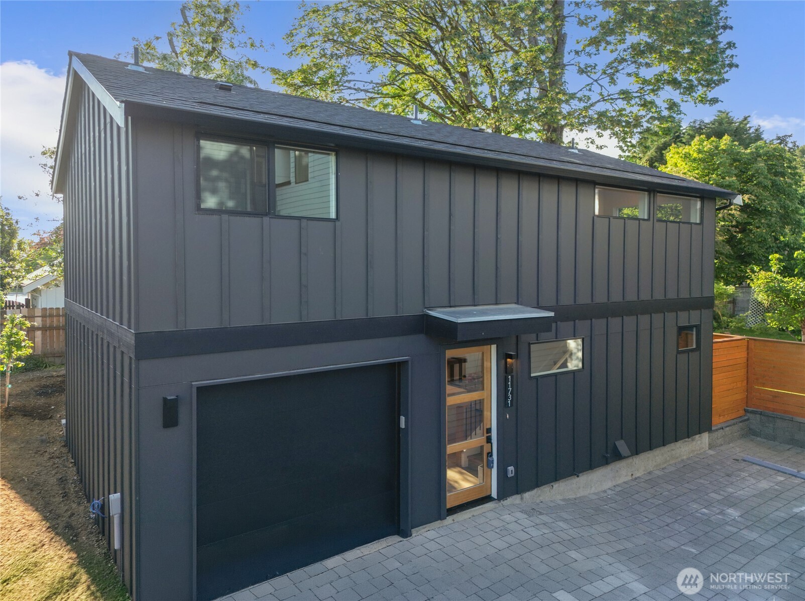 11731 Durland Avenue NE, Seattle, WA 98125, photo 2 of 26