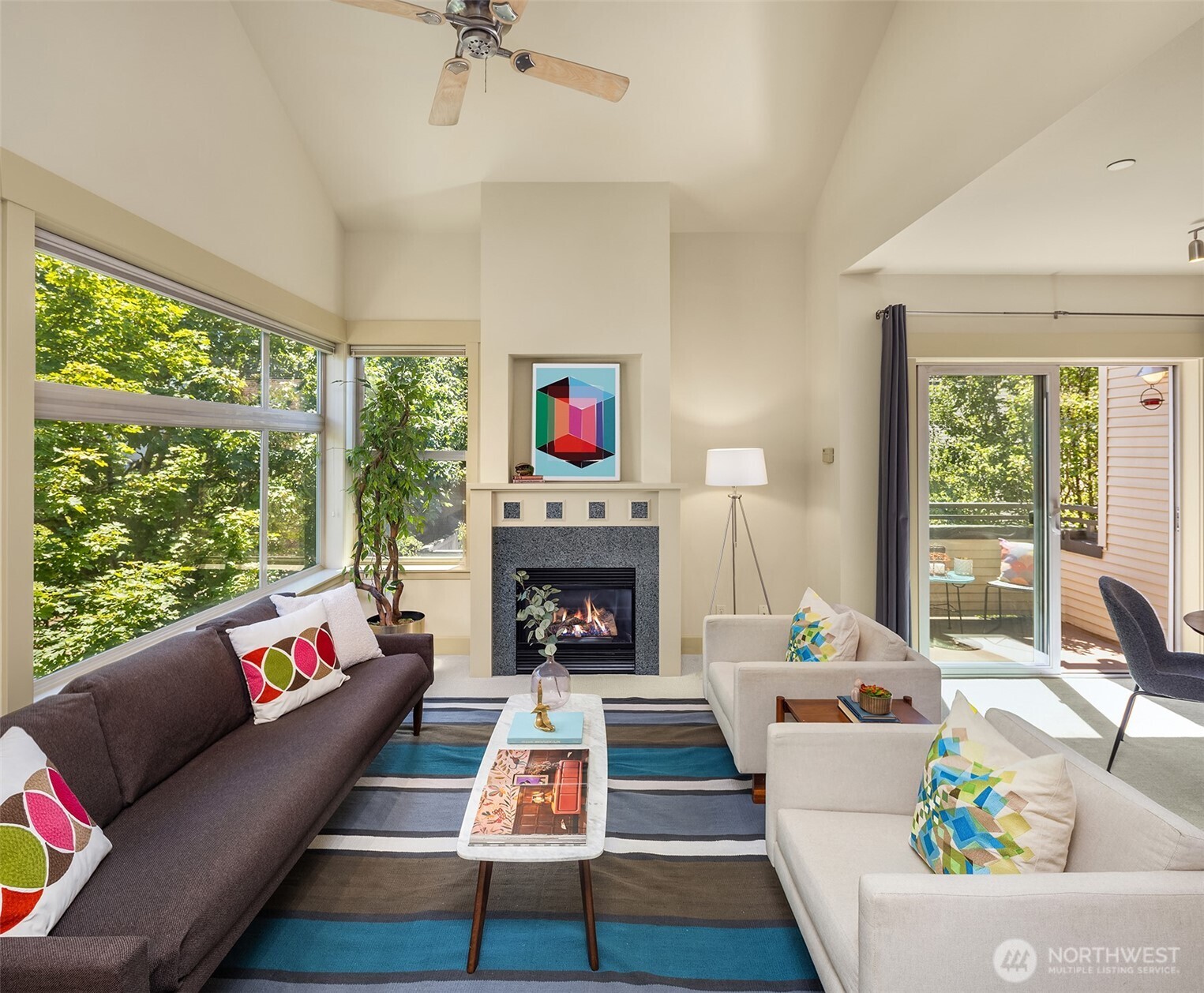 2035 Eastlake Avenue E #301, Seattle, WA 98102-7219, photo 3 of 27