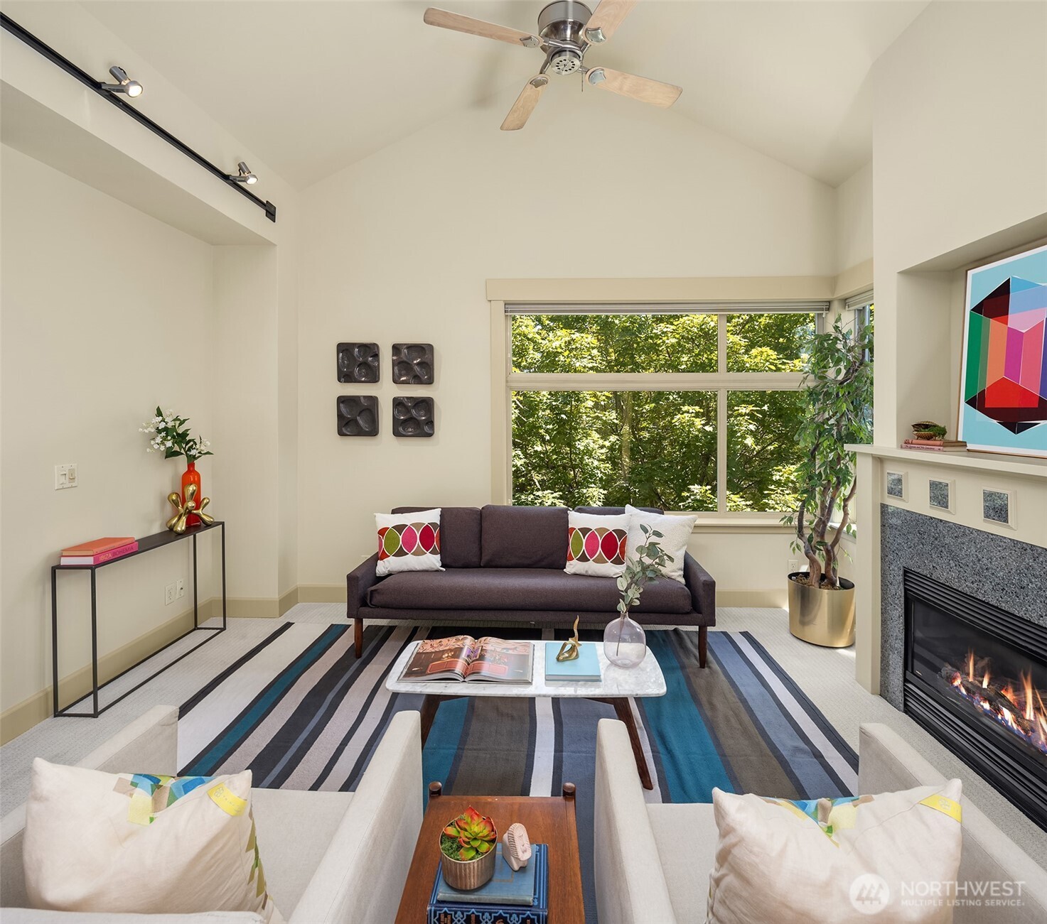 2035 Eastlake Avenue E #301, Seattle, WA 98102-7219, photo 4 of 27