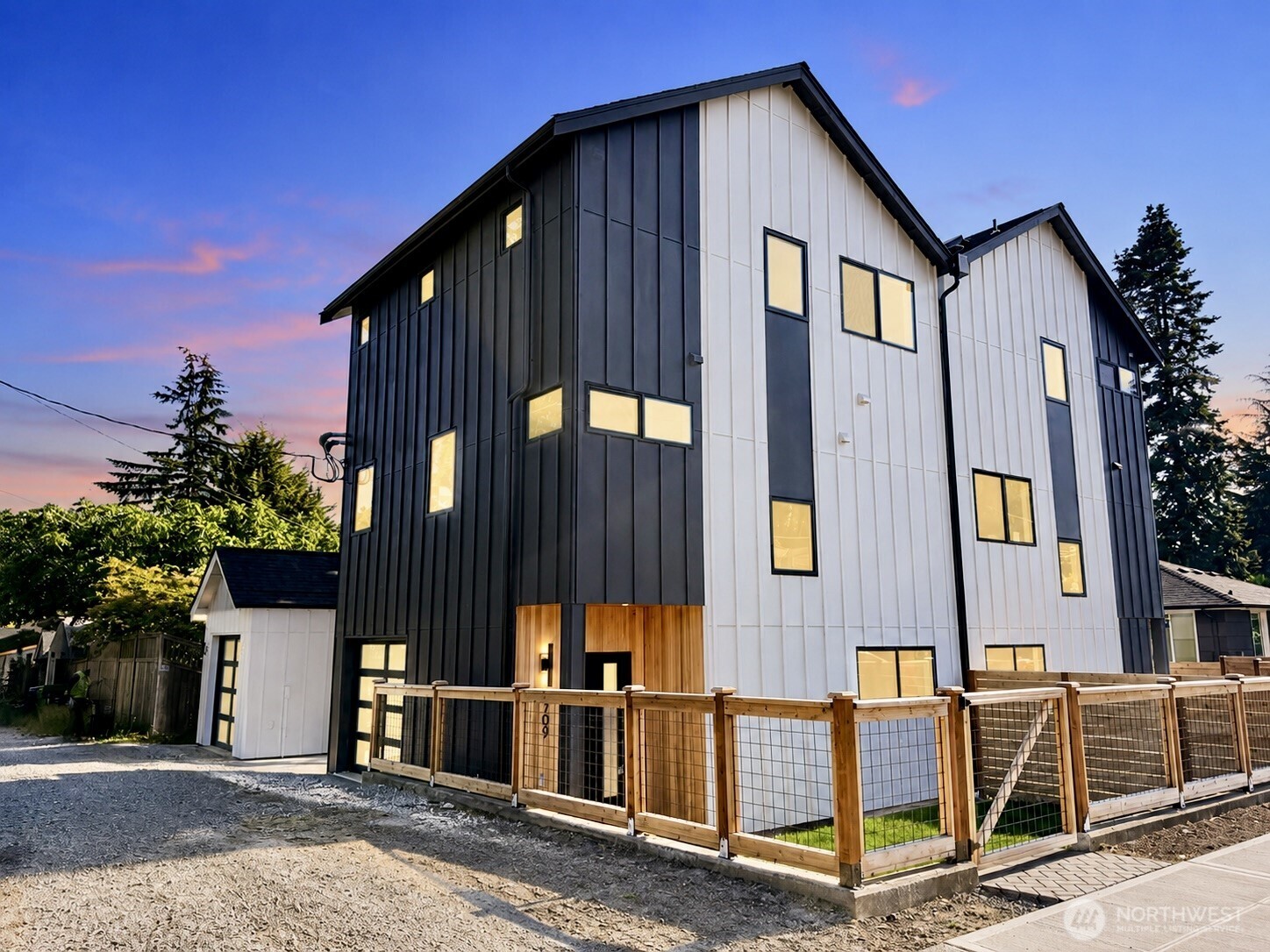 4709 SW Hinds Street, Seattle, WA 98116, photo 2 of 2