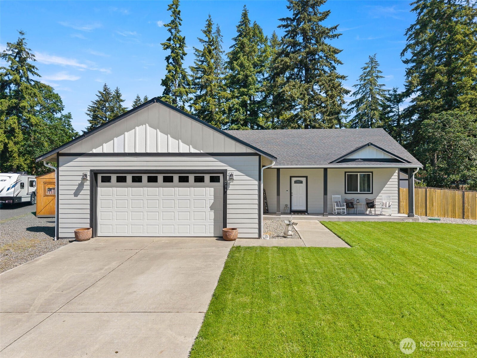 206 Middleton Court SE