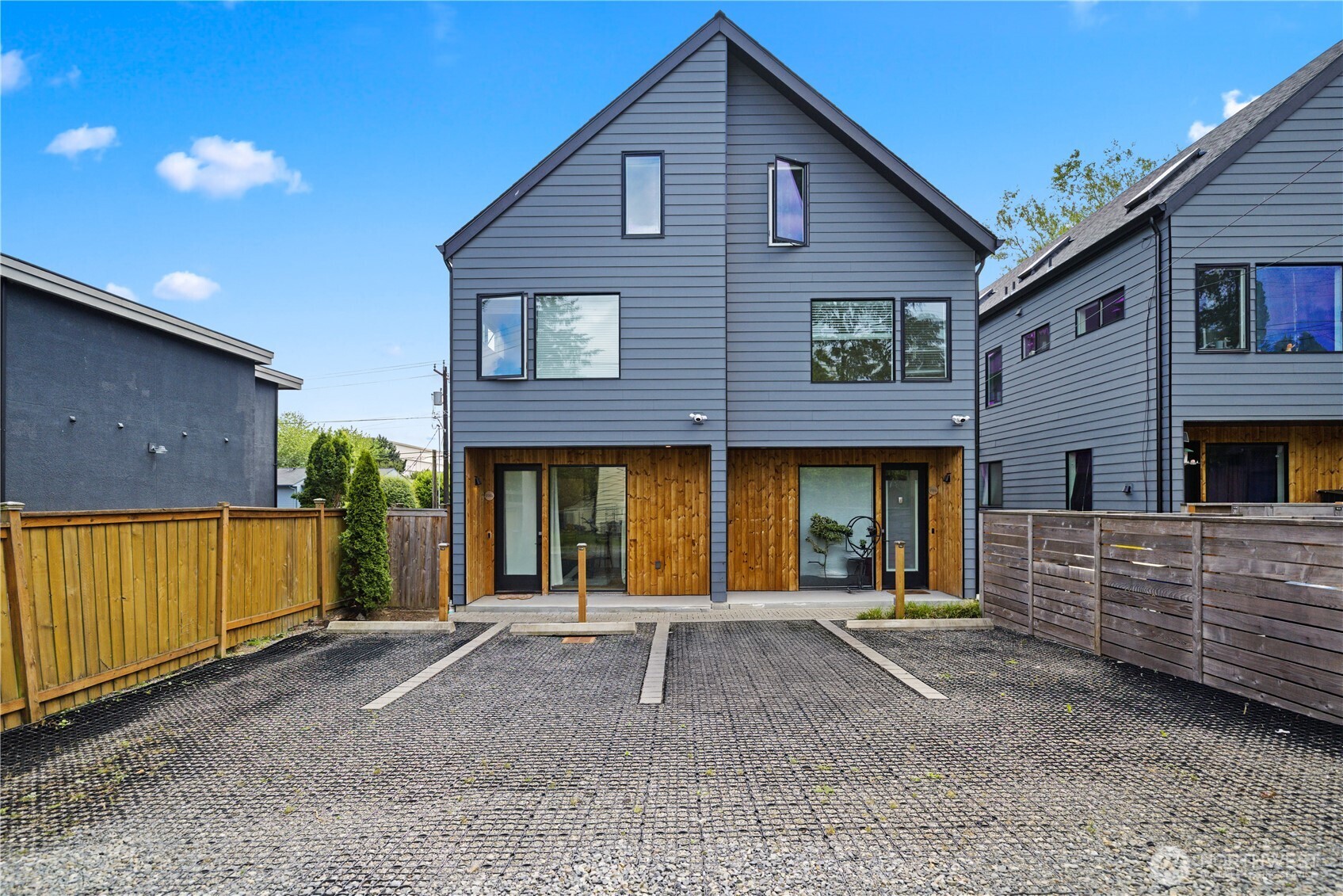 918 N 100th Street #B, Seattle, WA 98133-9323, photo 2 of 36
