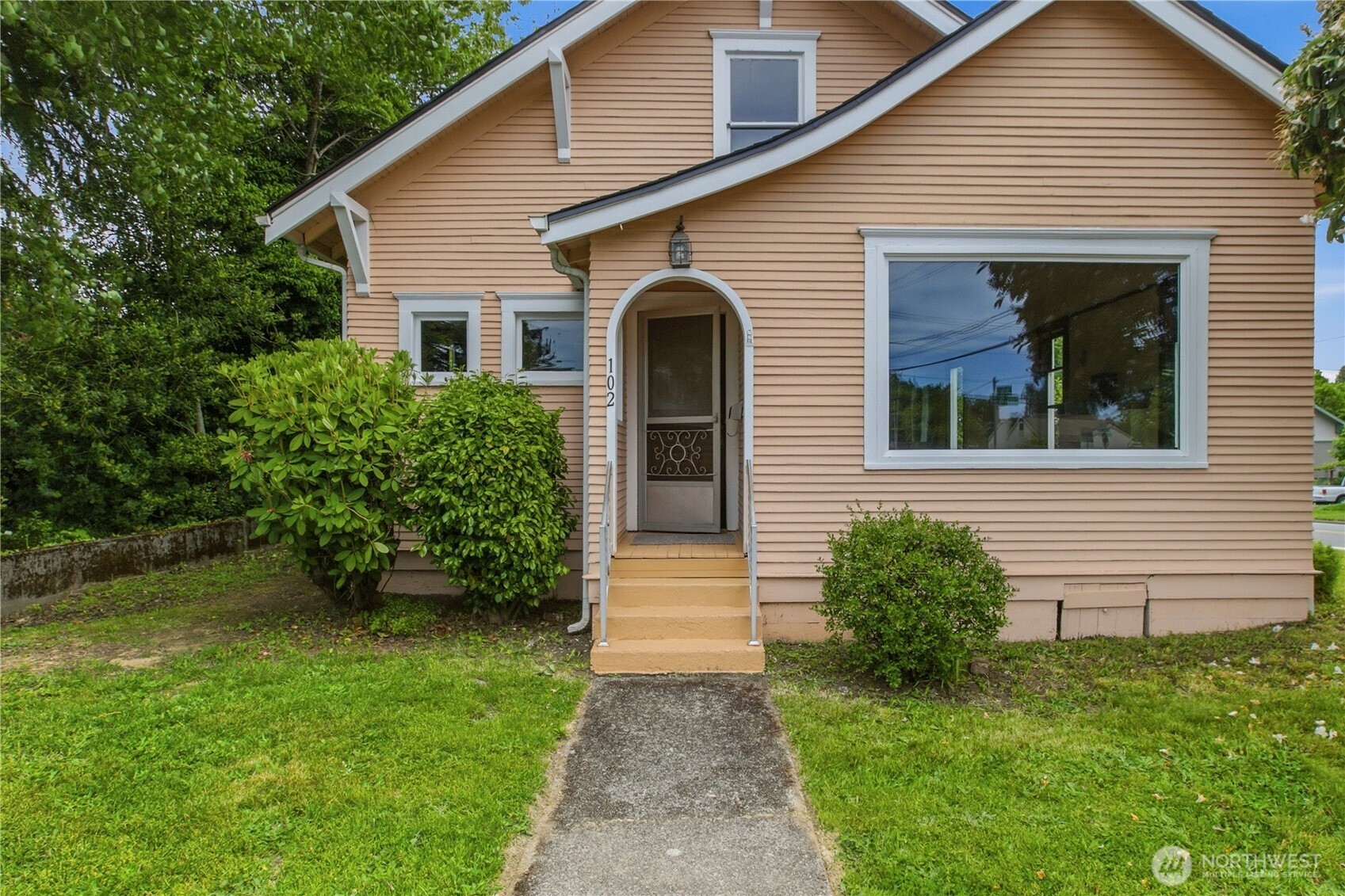 102 Perry Street NW