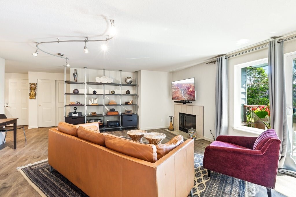 3045 20th Avenue W #202, Seattle, WA 98199, photo 2 of 19