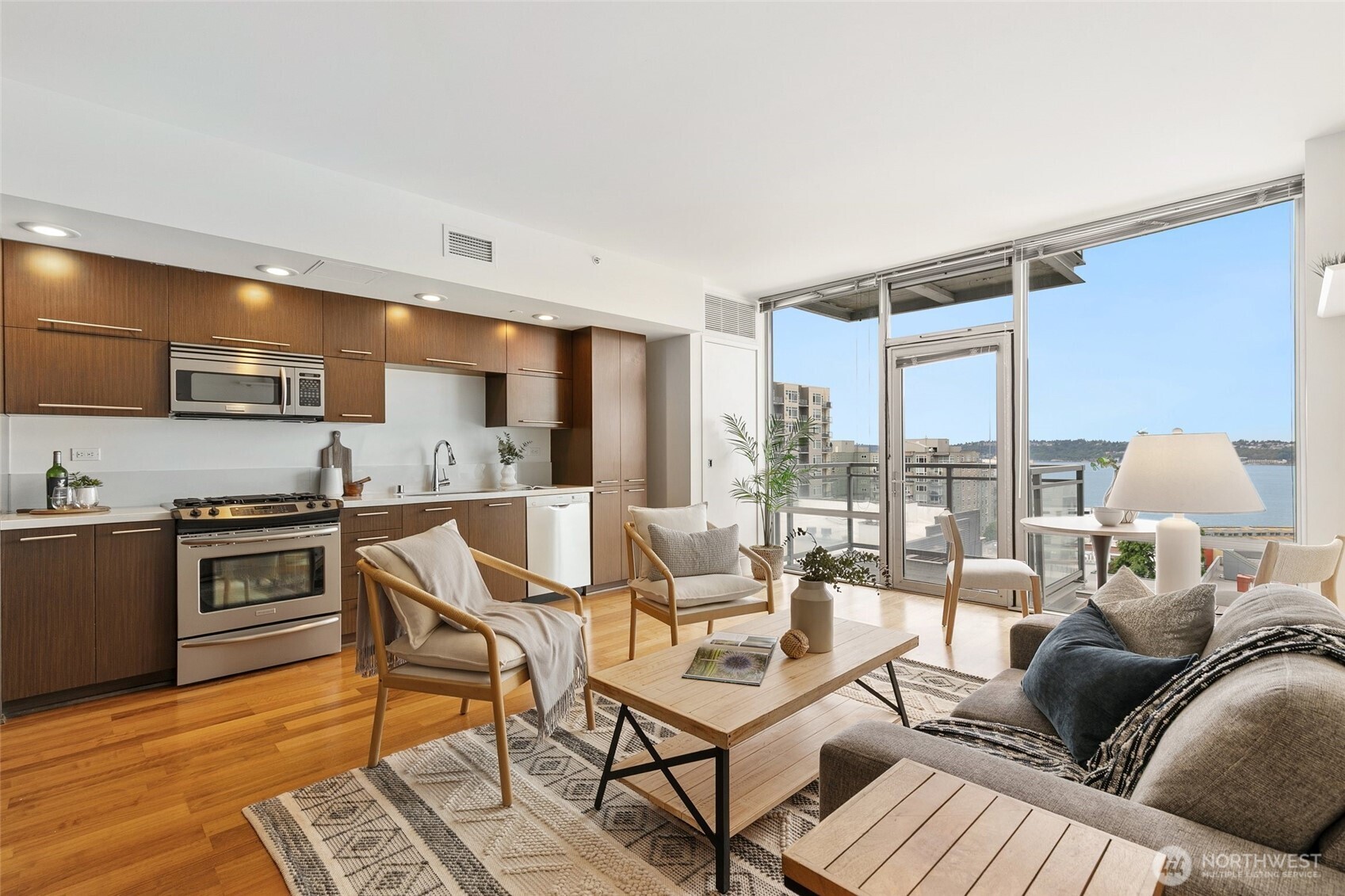 2911 2nd Avenue #811, Seattle, WA 98121, photo 2 of 30