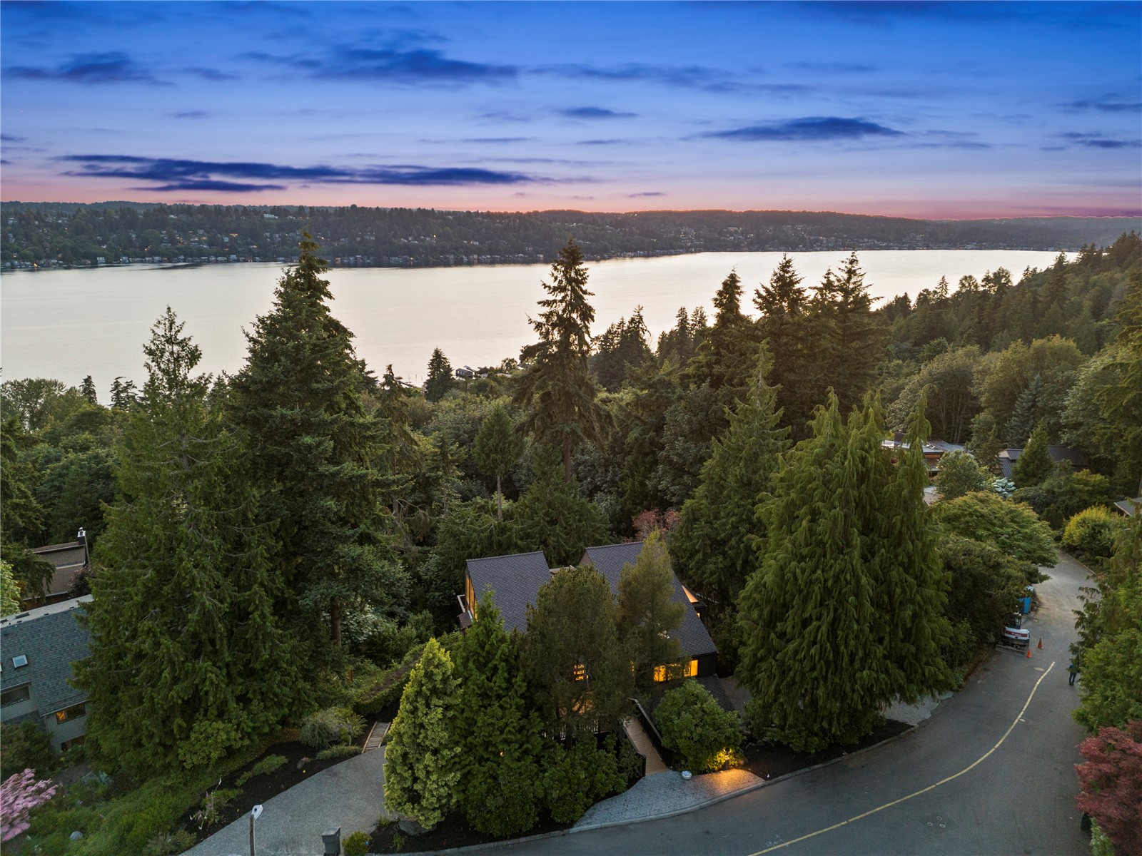 13441 64th Terrace NE, Kirkland, WA 98034, photo 3 of 3