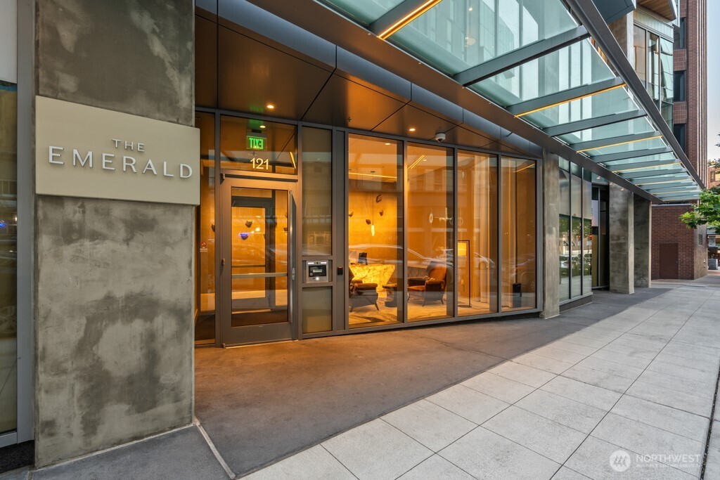 121 Stewart Street #2202, Seattle, WA 98101, photo 2 of 16