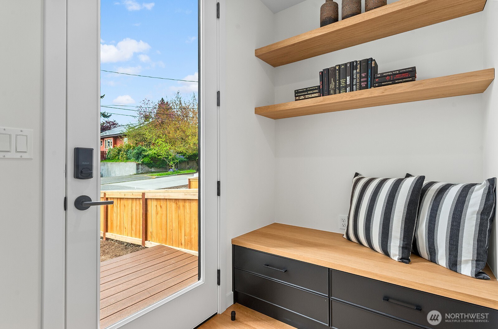 4122 Burke Avenue N, Seattle, WA 98103, photo 5 of 38