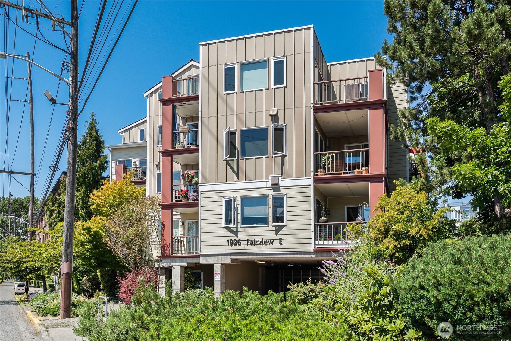1926 Fairview Avenue E #307, Seattle, WA 98102-3649, photo 2 of 37