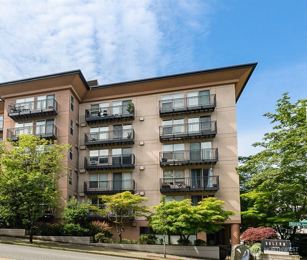 1323 Boren Avenue #206, Seattle, WA 98101, photo 2 of 17