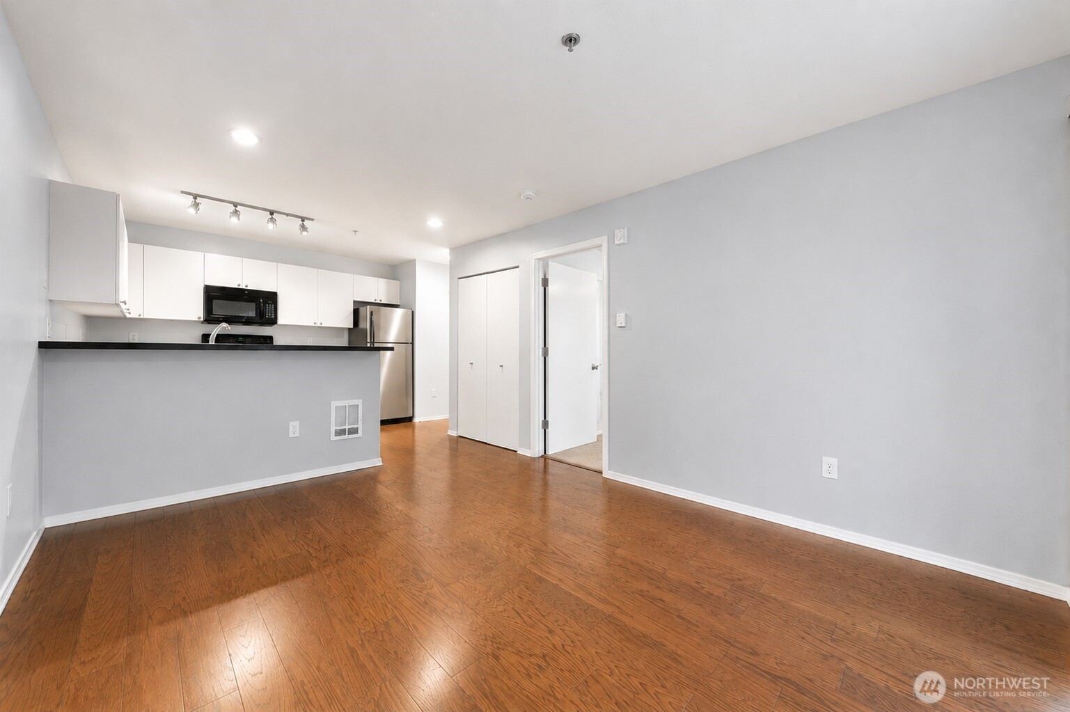 1323 Boren Avenue #206, Seattle, WA 98101, photo 4 of 17