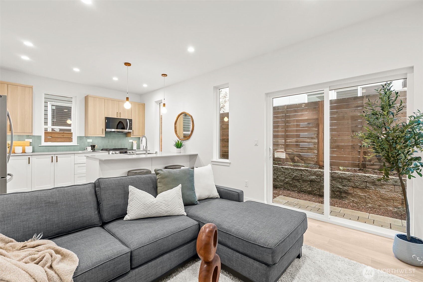 3548 S Dawson Street, Seattle, WA 98118, photo 5 of 35