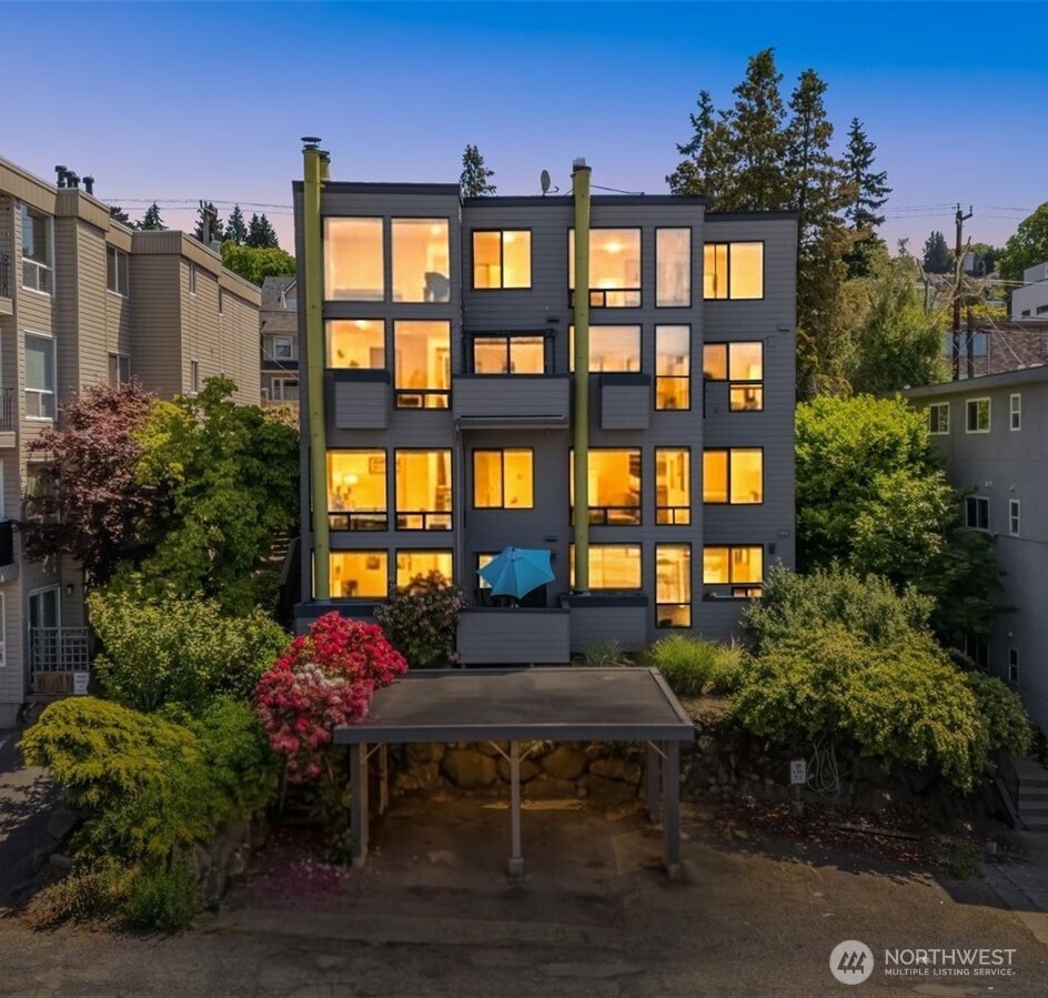 2831 14th Avenue W #2, Seattle, WA 98119, photo 2 of 2