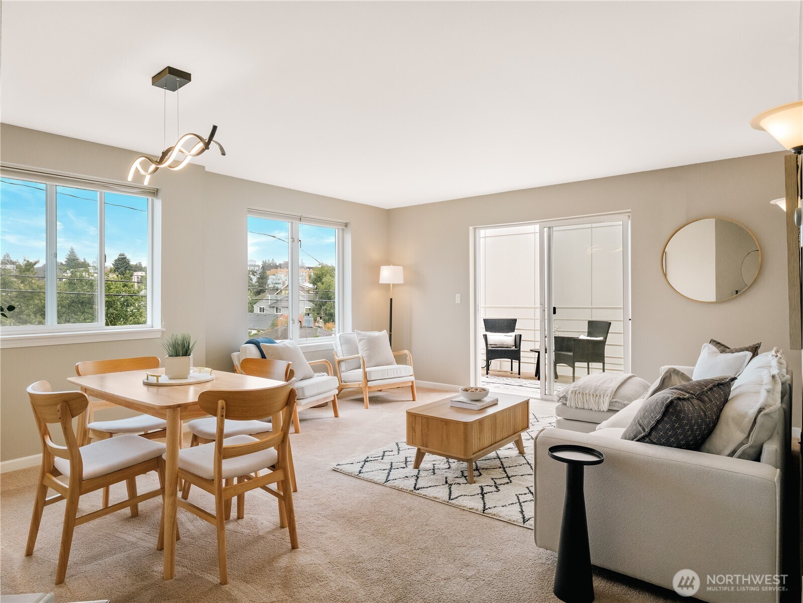 5624 Roosevelt Way NE #302, Seattle, WA 98105, photo 2 of 2