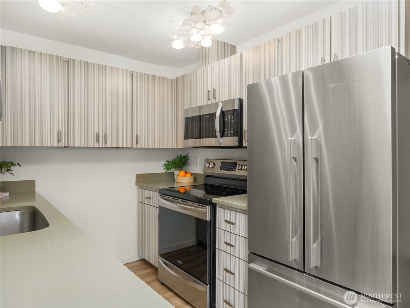 5624 Roosevelt Way NE #302, Seattle, WA 98105, photo 5 of 24