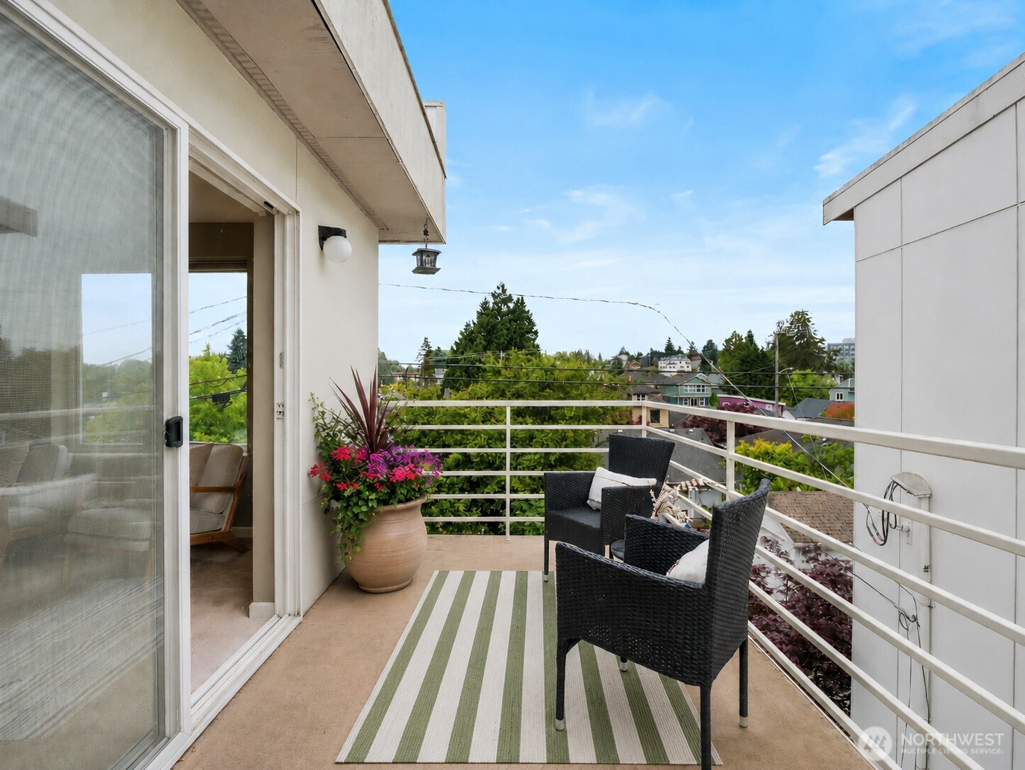 5624 Roosevelt Way NE #302, Seattle, WA 98105, photo 4 of 24