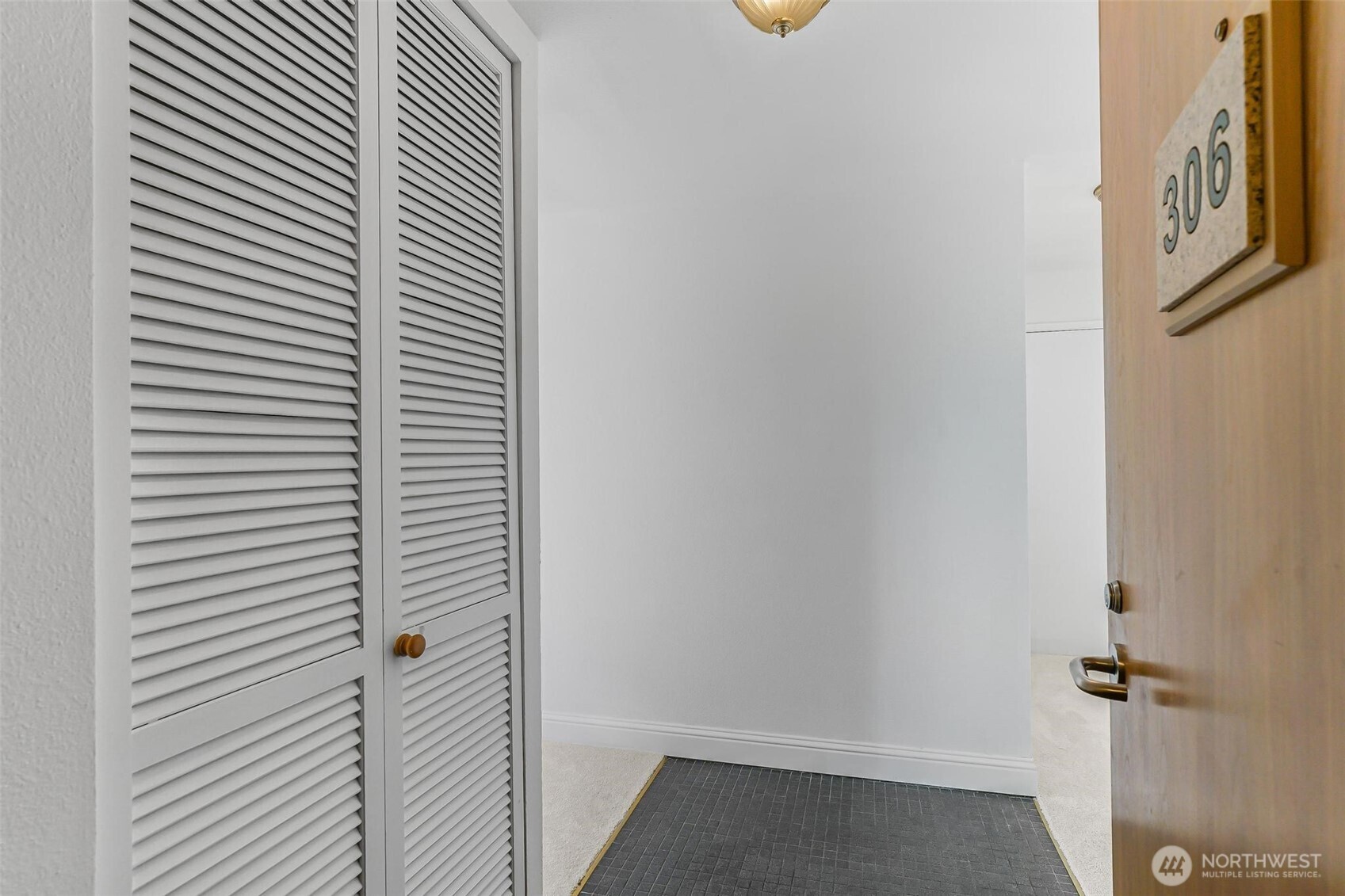 521 5th Avenue W #306, Seattle, WA 98119, photo 2 of 31