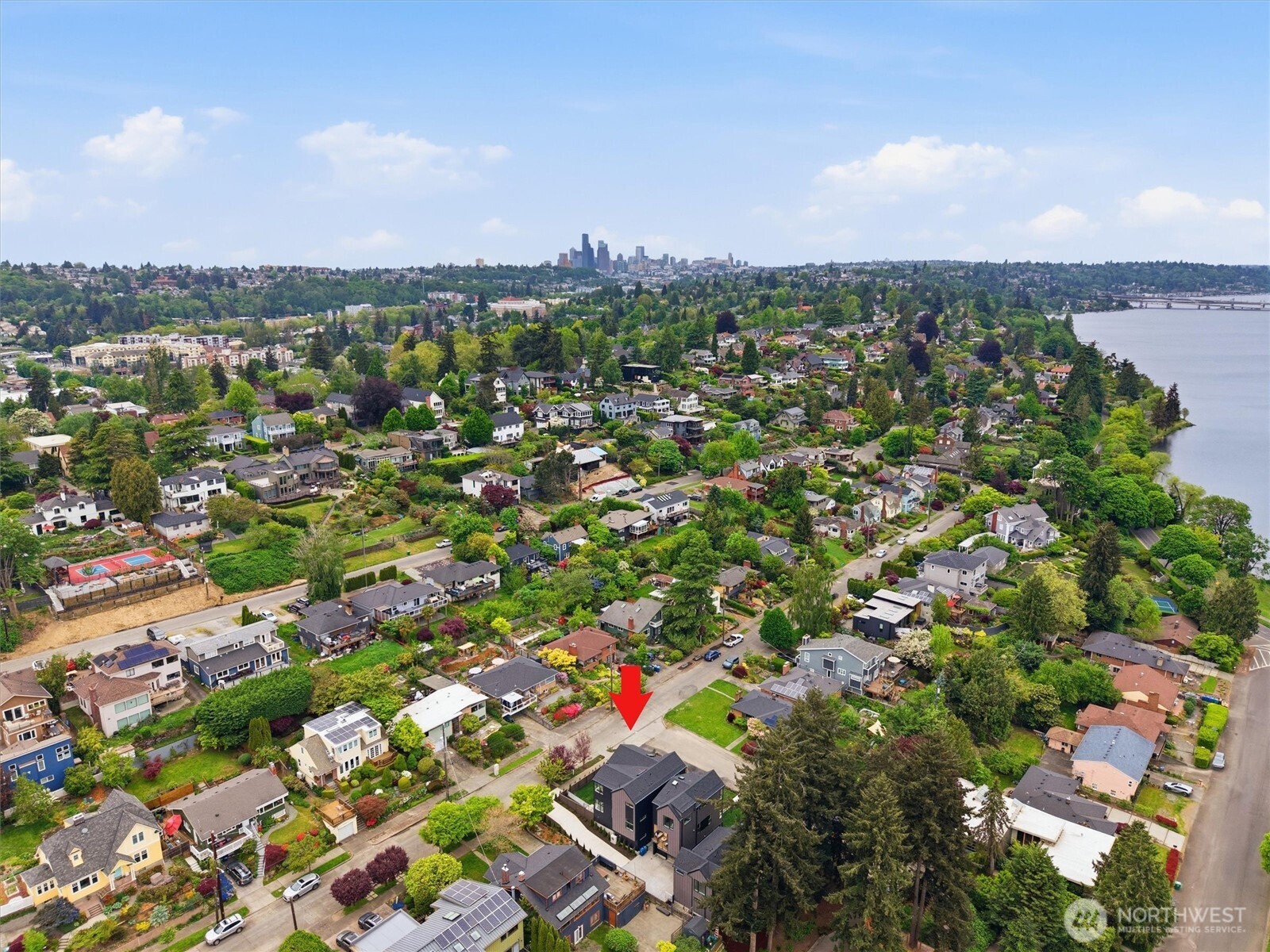 4235 S Bradford Street, Seattle, WA 98118, photo 3 of 31