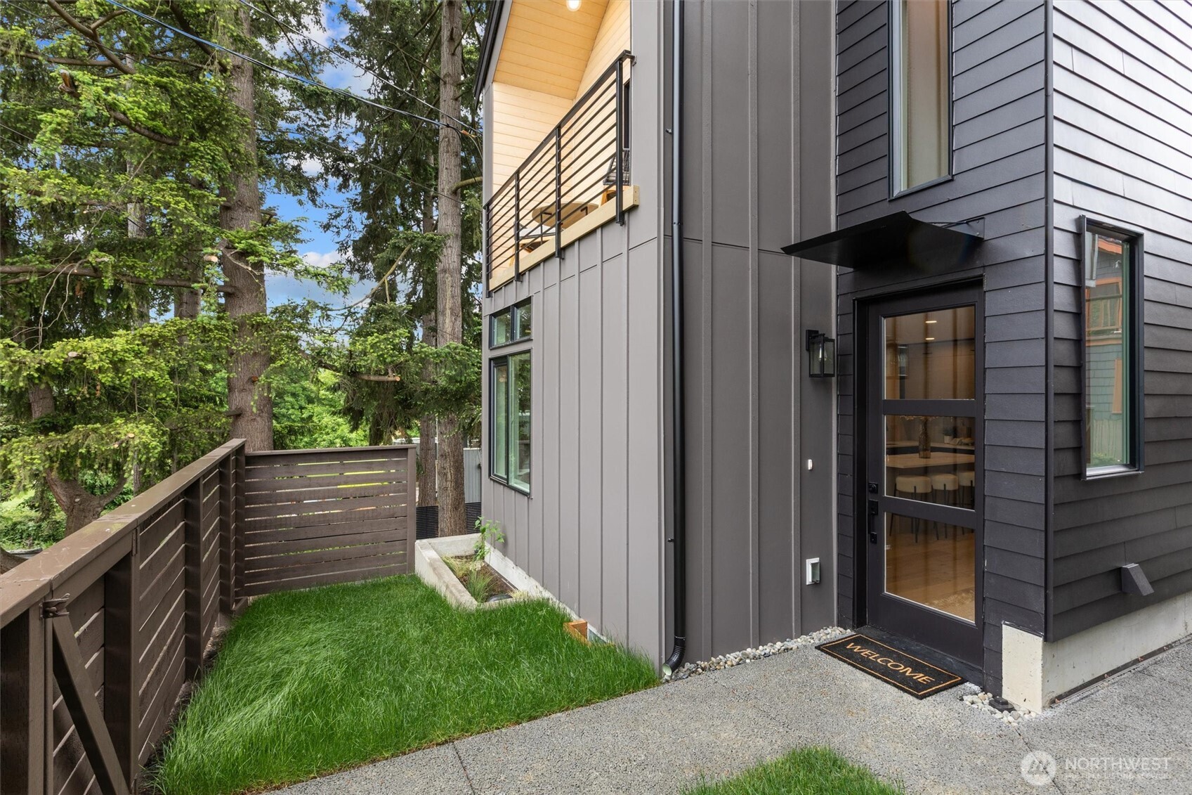 4235 S Bradford Street, Seattle, WA 98118, photo 5 of 31
