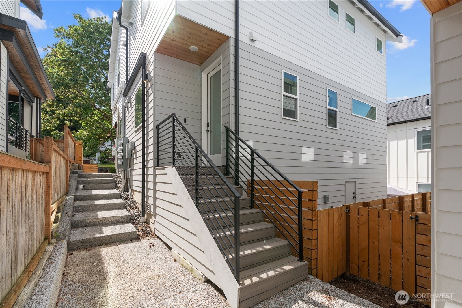 10338 Wallingford Avenue N #B, Seattle, WA 98133, photo 2 of 23