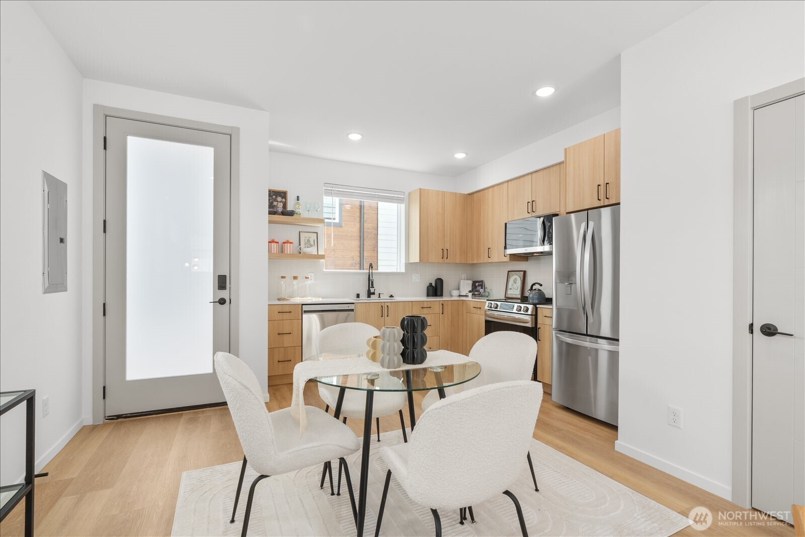 10338 Wallingford Avenue N #B, Seattle, WA 98133, photo 5 of 23