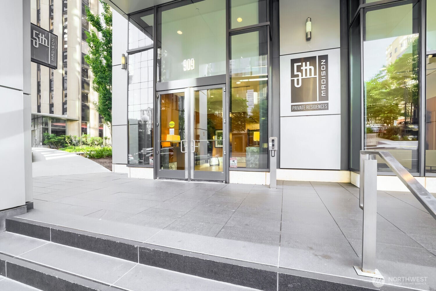 909 5th Avenue #1103, Seattle, WA 98164, photo 2 of 32