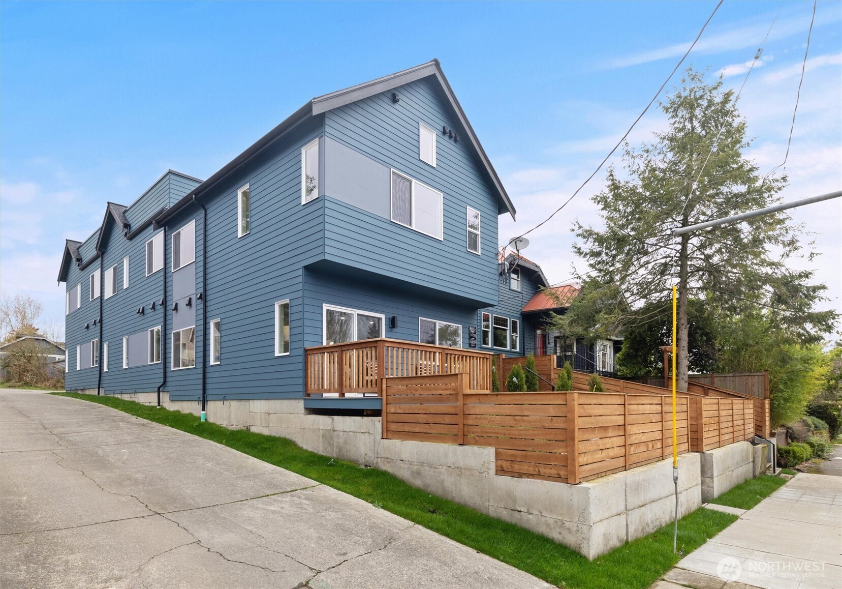1409 Martin Luther King Jr Way, Seattle, WA 98122, photo 2 of 27