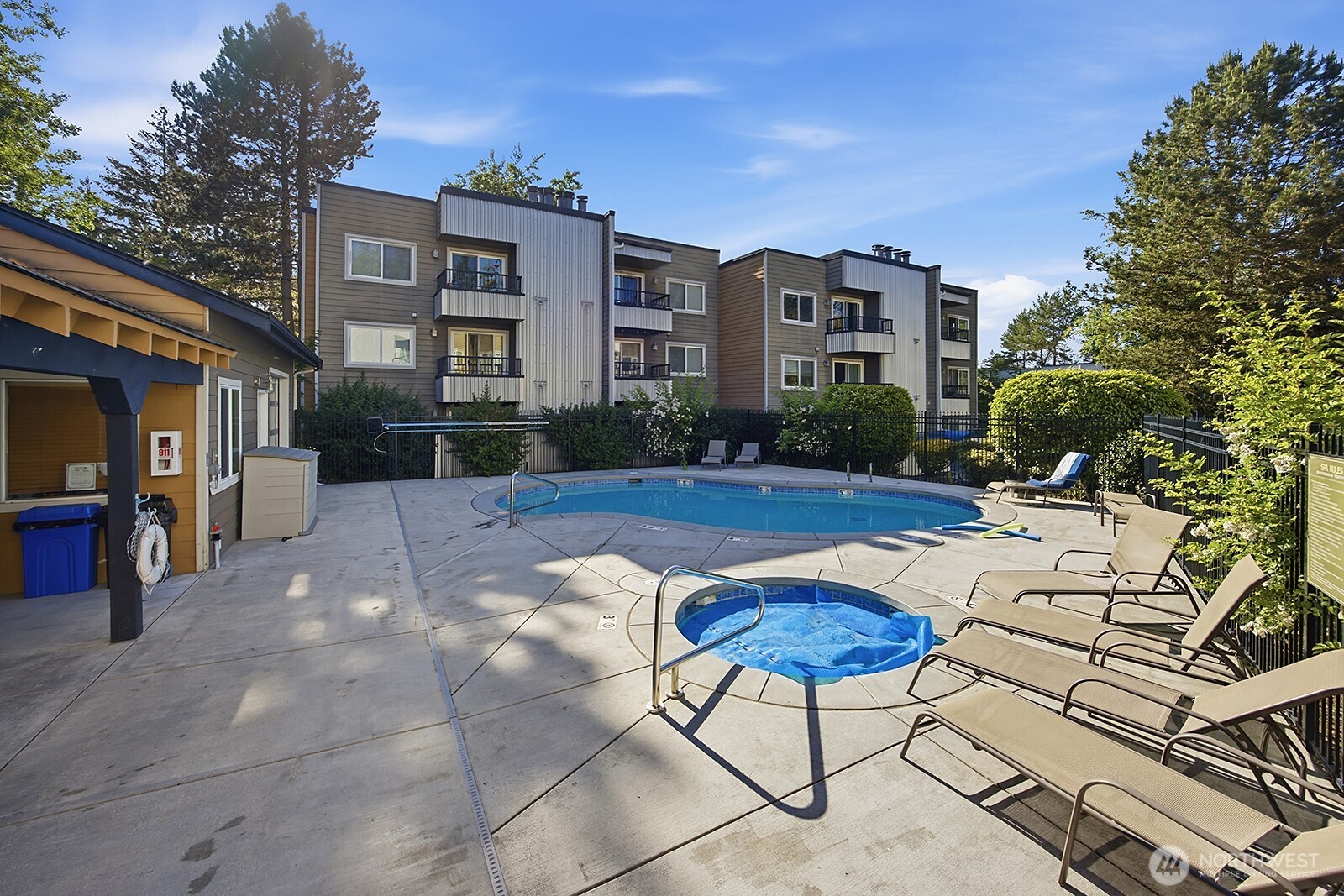 746 Kirkland Circle #F102, Kirkland, WA 98033-6378, photo 2 of 2