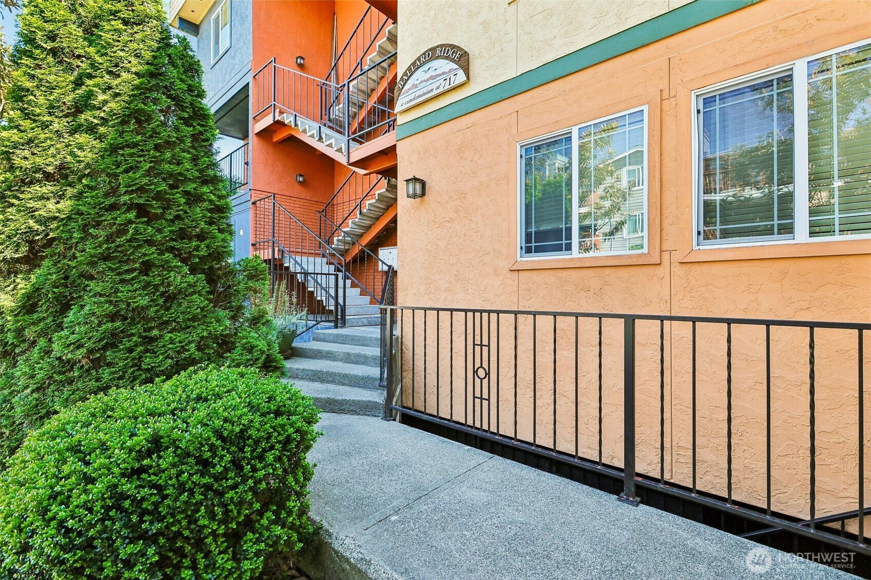 717 NW 70th Street #203, Seattle, WA 98117, photo 4 of 33