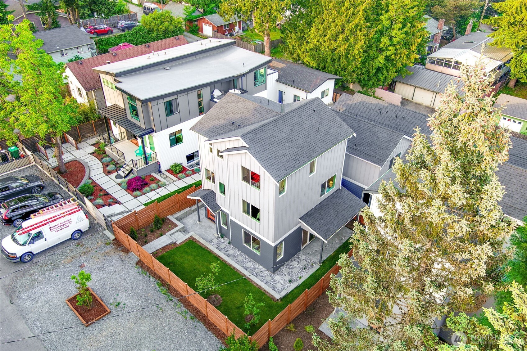 10708 Linden Avenue N, Seattle, WA 98133, photo 3 of 33