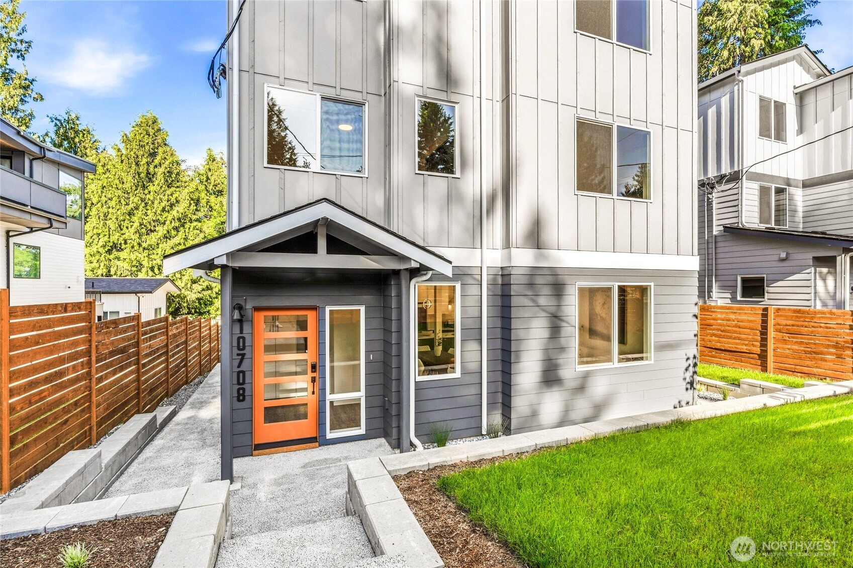 10708 Linden Avenue N, Seattle, WA 98133, photo 4 of 33