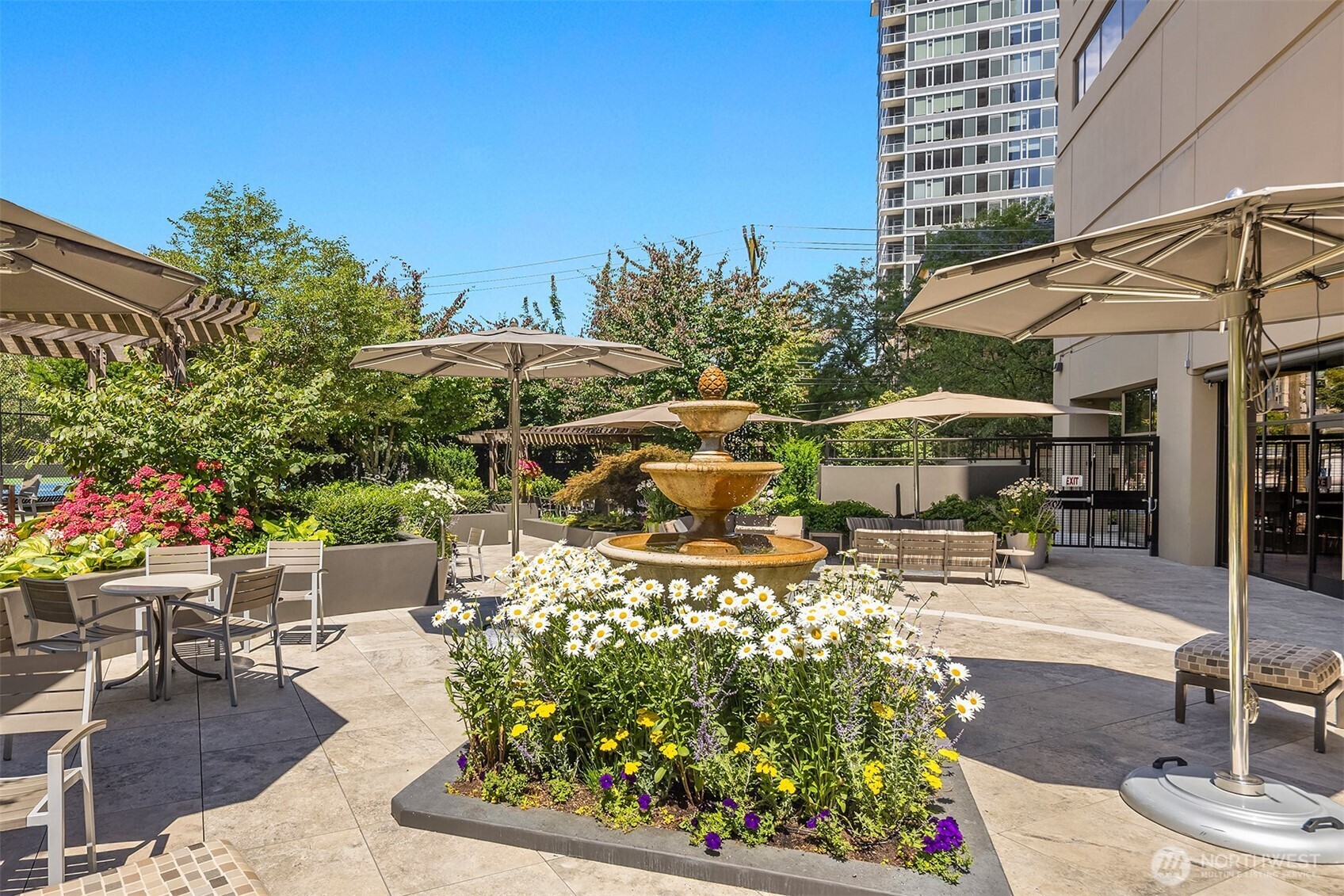 1301 Spring Street #8F, Seattle, WA 98104-1351, photo 3 of 32