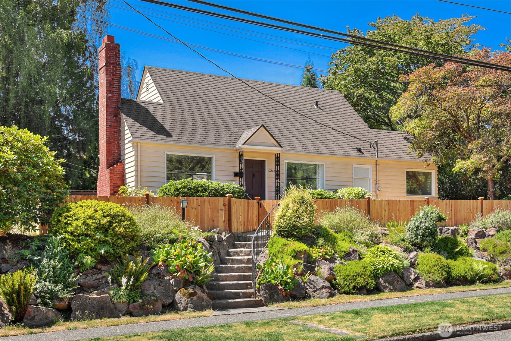 6203 39th Avenue NE, Seattle, WA 98115, photo 2 of 2