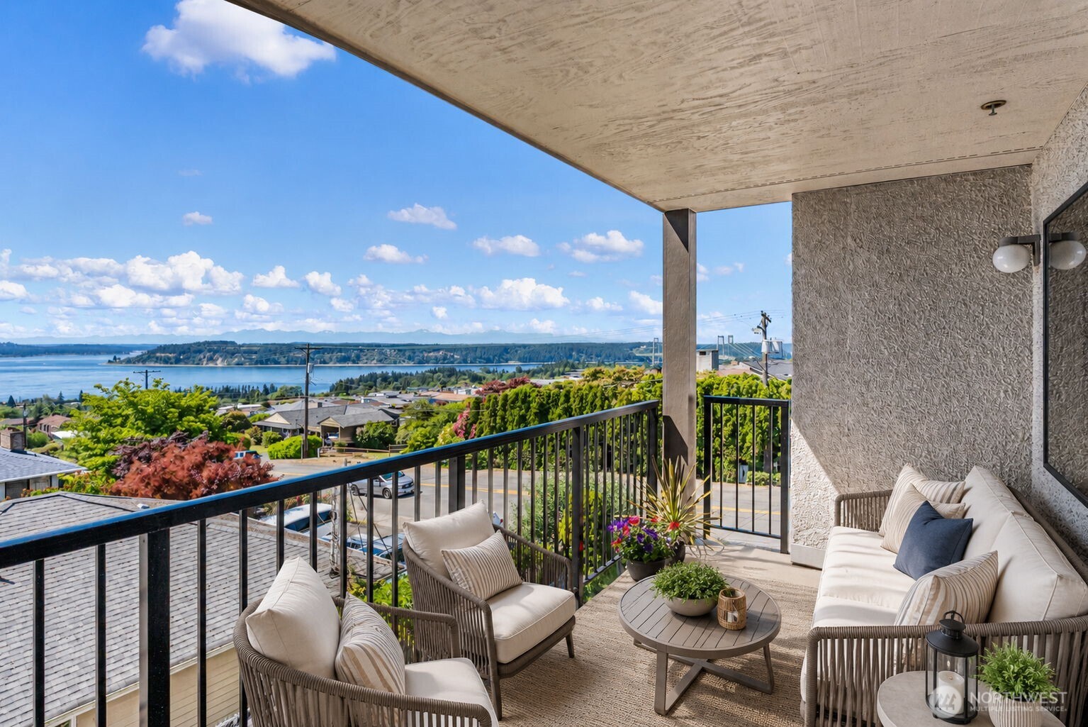 1902 S Bridgeport Way W #205