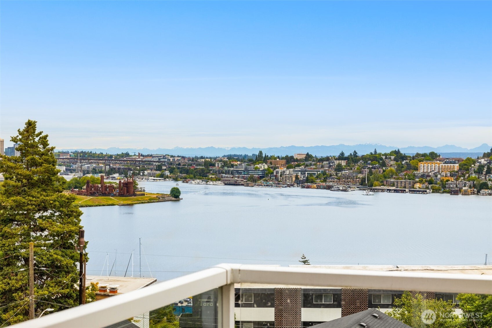 2432 Dexter Avenue N #300, Seattle, WA 98109, photo 2 of 13