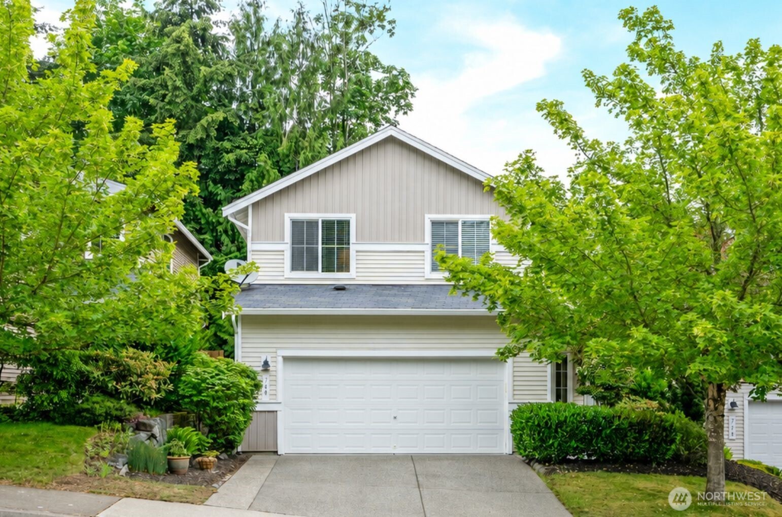 784 Ebbets Drive SW