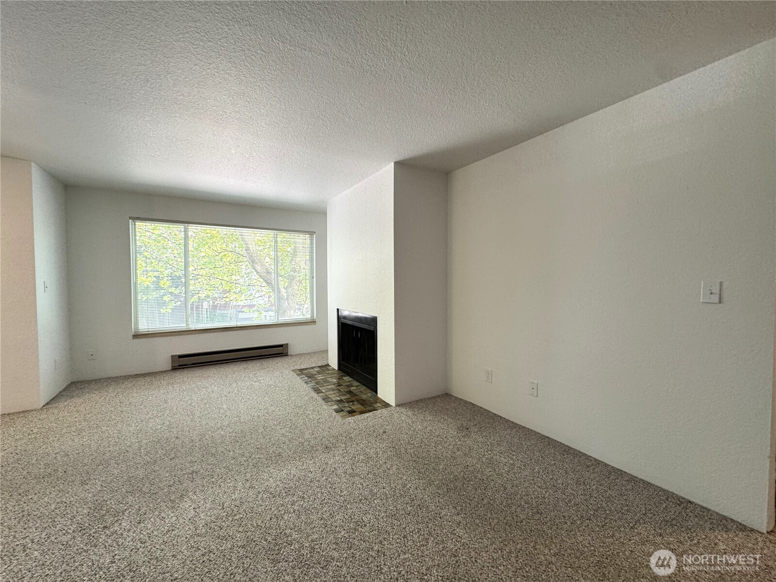 555 N 105th Street #202, Seattle, WA 98133, photo 2 of 23