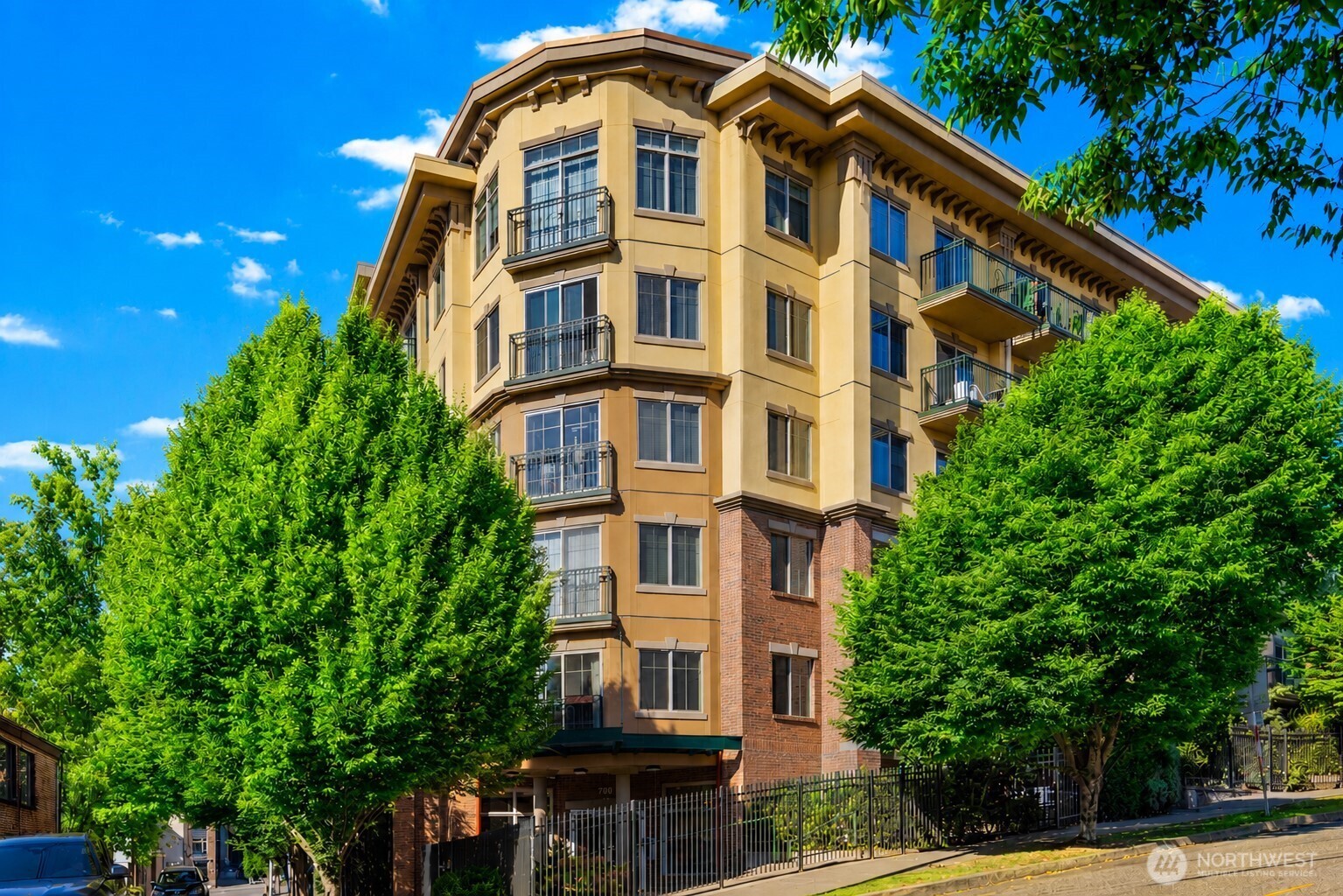 700 E Denny Way #603, Seattle, WA 98122, photo 2 of 44