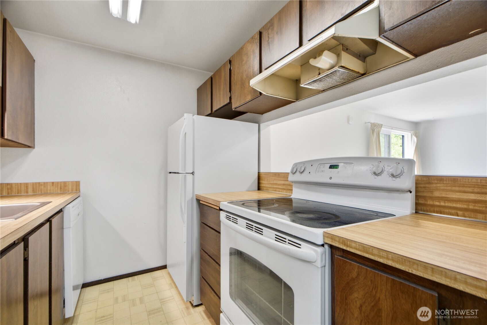 9558 Greenwood Avenue N #309, Seattle, WA 98103, photo 4 of 16