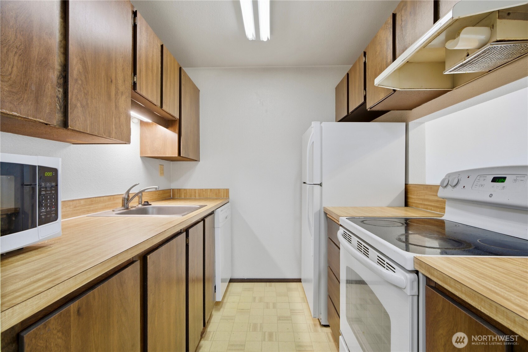 9558 Greenwood Avenue N #309, Seattle, WA 98103, photo 5 of 16